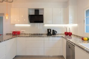 Coffee/tea maker, fridge, microwave, oven - New! Villa Oasis Prous (Ibiza)