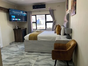 Doppia Standard, non fumatori | Una scrivania, postazione laptop, ferro/asse da stiro, Wi-Fi gratuito