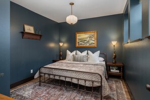 3 habitaciones, tabla de planchar con plancha, wifi y ropa de cama 