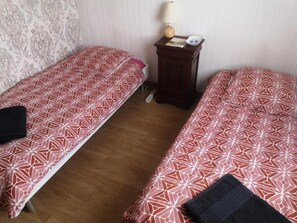 1 chambre, fer et planche à repasser, accès Internet, draps fournis