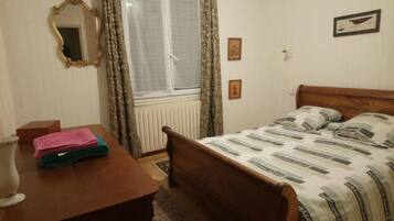 1 chambre, fer et planche Ă repasser, accĂšs Internet, draps fournis