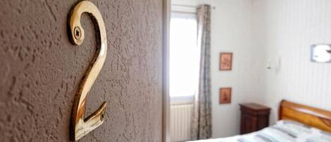 1 chambre, fer et planche à repasser, accès Internet, draps fournis