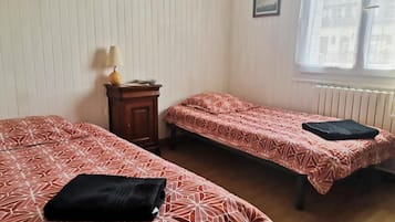 1 slaapkamer, een strijkplank/strijkijzer, internet, beddengoed