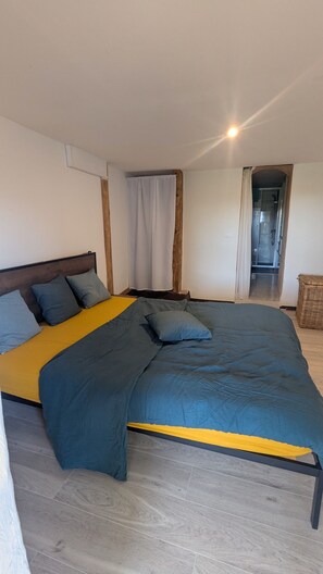 1 bedroom, WiFi, bed sheets - Apartment with terrace and garden in a village house, panoramic view (Puimoisson)