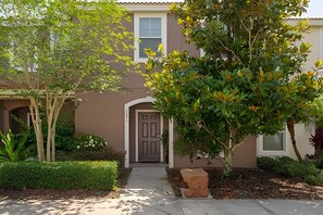 Exterior detail - Bella Vida Cozy 3BD/3BA *King Bed *Private Pool (Kissimmee)