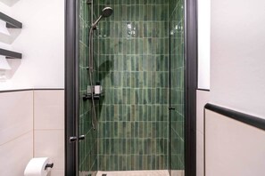Shower, hair dryer - Studio terrace in the center of town (Luxembourg)