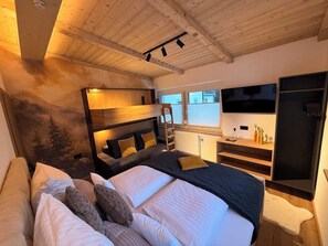 1 bedroom, free WiFi, bed sheets - Luxury Apart Sophia at Landhaus Daum, modern design in the Zillertal Alps (Schwendau)