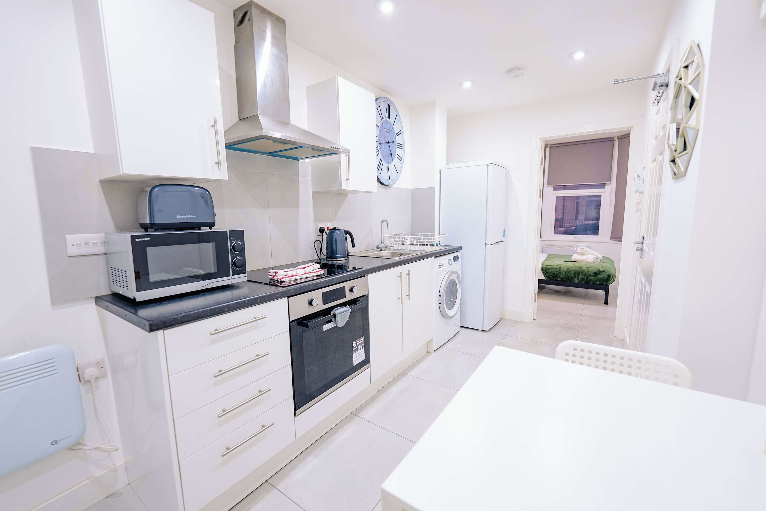 Refrigerador, microondas, horno, placa de cocina