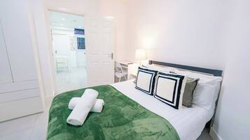 1 slaapkamer, een strijkplank/strijkijzer, wifi, beddengoed