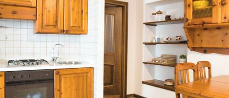 Geladeira, fogão, cooktop, cafeteira/chaleira