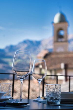 تناول الطعام بالخارج