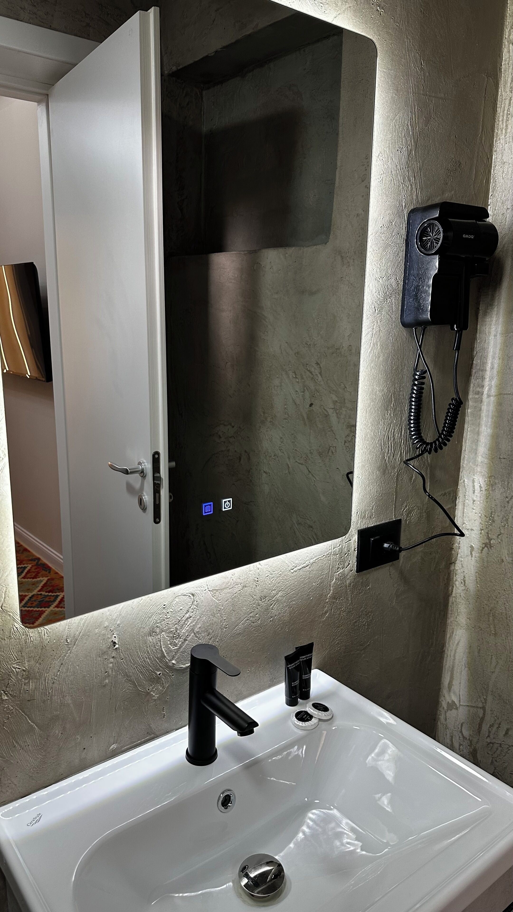 Deluxe Double Room | Free WiFi