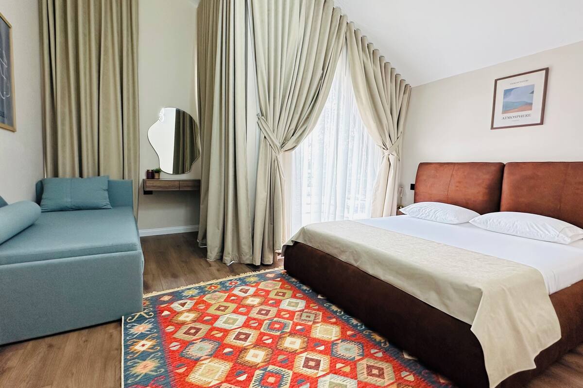 Habitación triple Deluxe, balcón | Wifi gratis