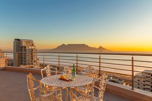 Outdoor dining - Atlantic Terraces Penthouse (Blouberg)