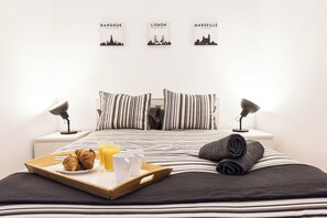 2 slaapkamers, een strijkplank/strijkijzer, reisbedje, gratis wifi