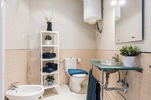 تجهيزات دش، مجففات شعر، مناشف، صابون