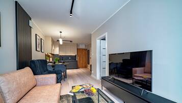 Classic Apartment (Kasprowicza 223) | Private kitchen | Fridge, microwave, stovetop, dishwasher