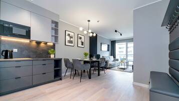 Classic Apartment (Kasprowicza 124) | Private kitchen | Fridge, microwave, stovetop, dishwasher