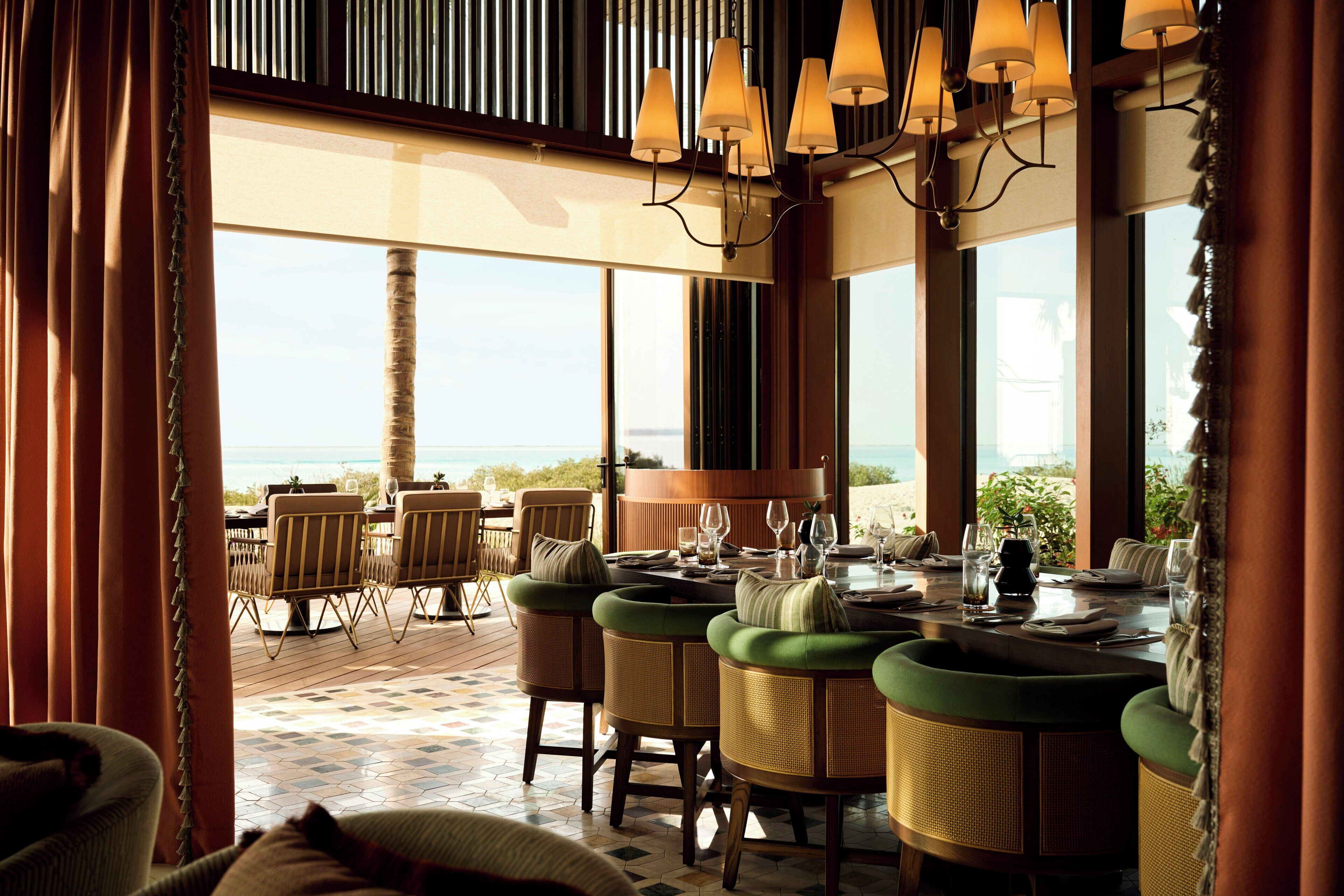 4 restaurants; breakfast, lunch, and dinner served