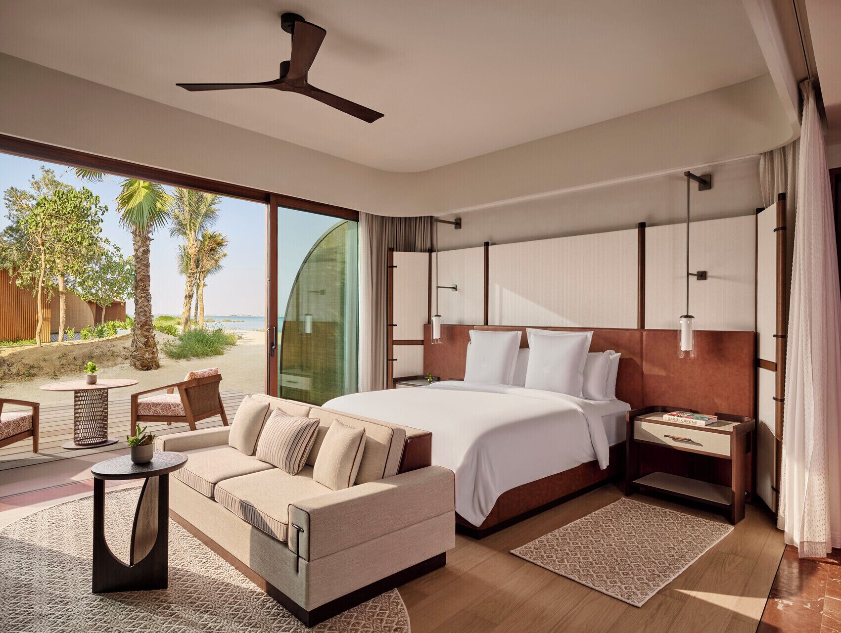Chambre, 1 très grand lit, vue mer | Literie hypoallergénique, couette en duvet d'oie, minibar