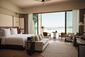 Quarto, 1 cama King, de frente para a praia | Roupas de cama antialérgicas, edredons de pluma, frigobar