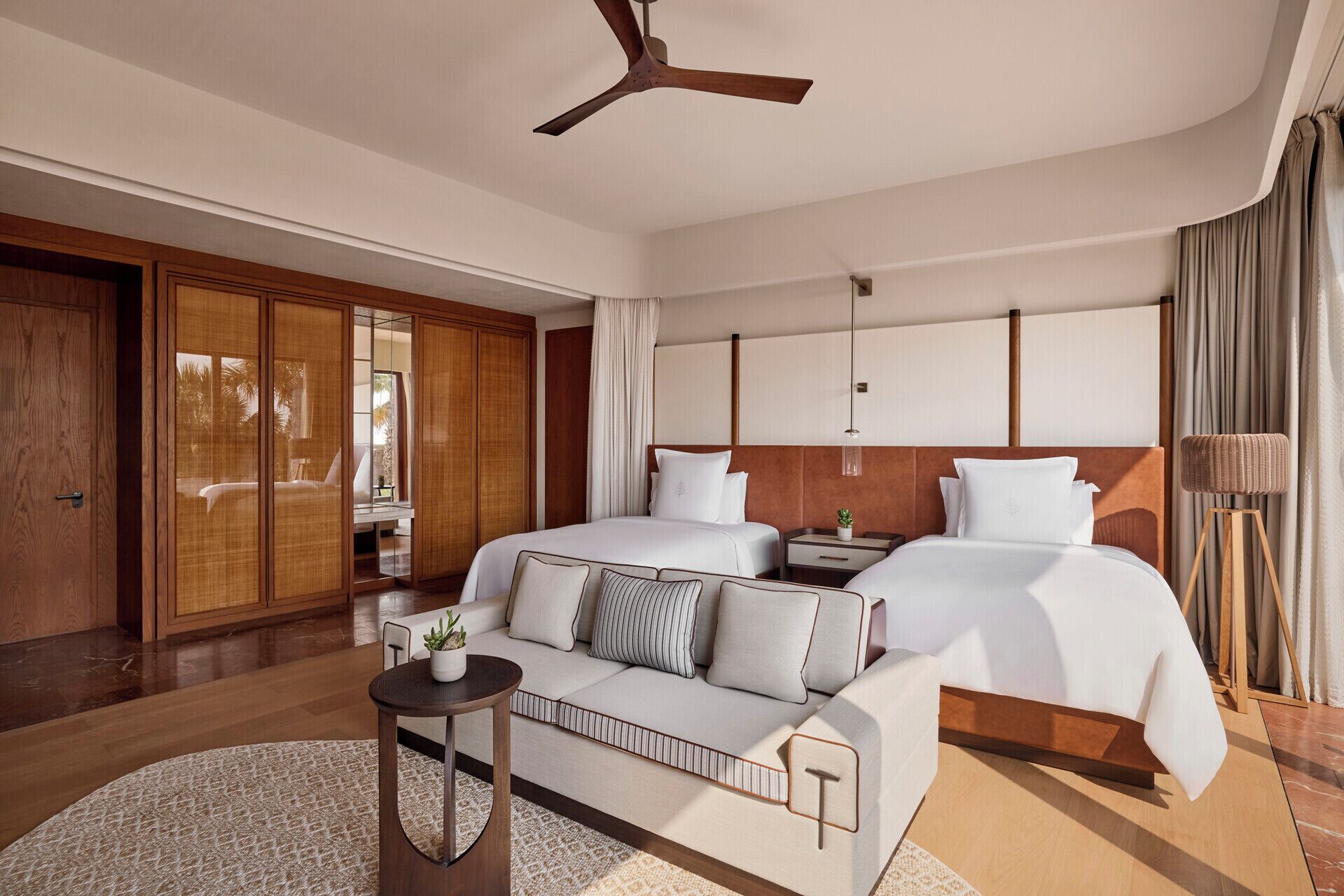 Literie hypoallergénique, couette en duvet d'oie, minibar