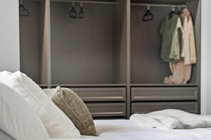 6 habitaciones, tabla de planchar con plancha y cuna de viaje