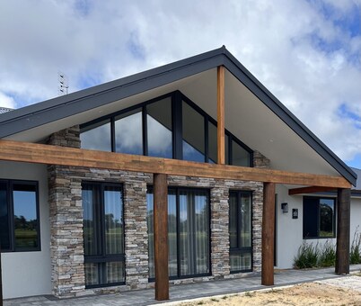 Welcome to your Lakeside Retreat - a beautiful farmhouse in Wilyabrup.