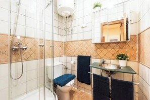 تجهيزات دش، مجففات شعر، مناشف، صابون