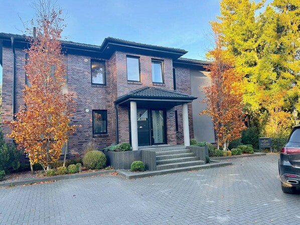 المنشأة من الخارج