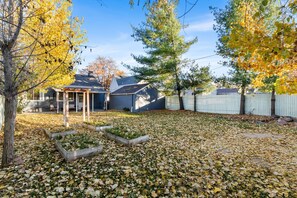 Property grounds - Englewood 2BD 2BA • Near Light Rail & Downtown (Englewood)