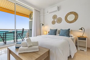 Iron/ironing board, travel crib, free WiFi, bed sheets - Balcony overlooking the sea - Sea view (Torremolinos)