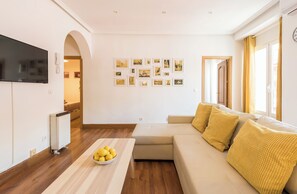 Smart TV - Full apartment for groups in Sol (Madrid)