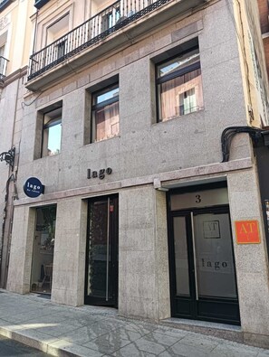 Exterior detail - Full apartment for groups in Sol (Madrid)