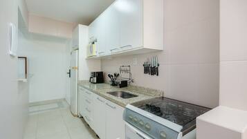 Basic Apartment | Private kitchen