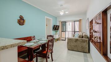 Basic Apartment | Dining