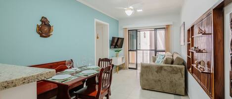 Basic Apartment | Dining
