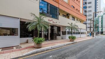 Basic Apartment | Exterior