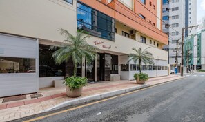 Basic Apartment | Exterior