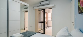 Apt in B.C Just Steps From the Beach Cec0501