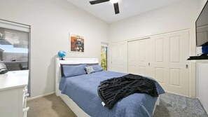 4 bedrooms, iron/ironing board, WiFi (free) - Resort Style Home with Plunge Pool (Cessnock)