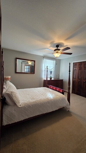 3 Schlafzimmer, Schreibtisch, Bügeleisen/Bügelbrett, kostenloses WLAN