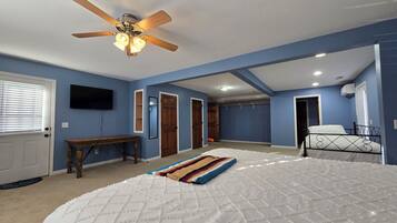 3 bedrooms, desk, iron/ironing board, free WiFi