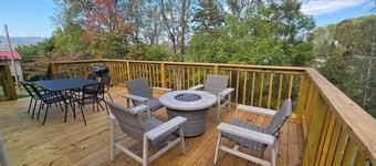 Entire Home - Jackson MTN Retreat 3-bedroom 2 Bath -Near LMU & Bowling alley