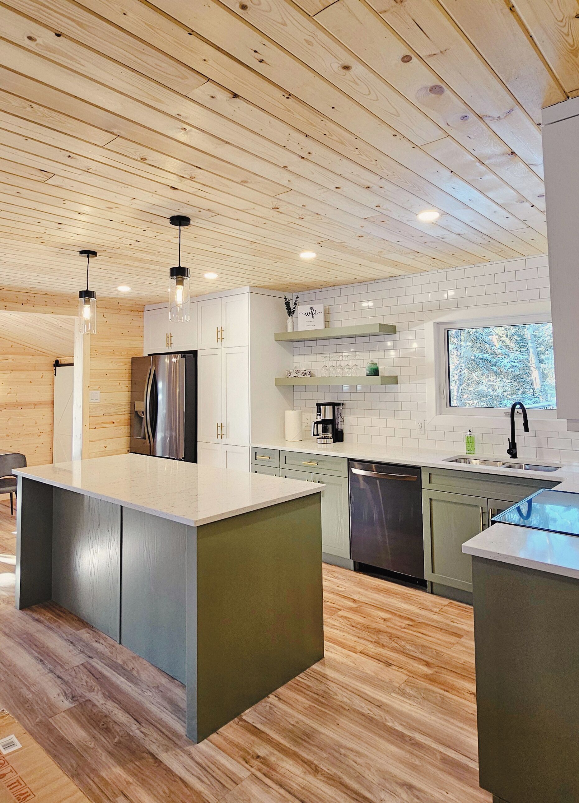 Luxury Cabin, Resort View | Private kitchen | Highchair