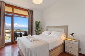 1 habitación, tabla de planchar con plancha, wifi gratis y ropa de cama 