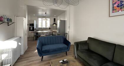 Holiday Home 'Maison De 146m2 - Proche Centre' with Private Terrace and Wi-Fi