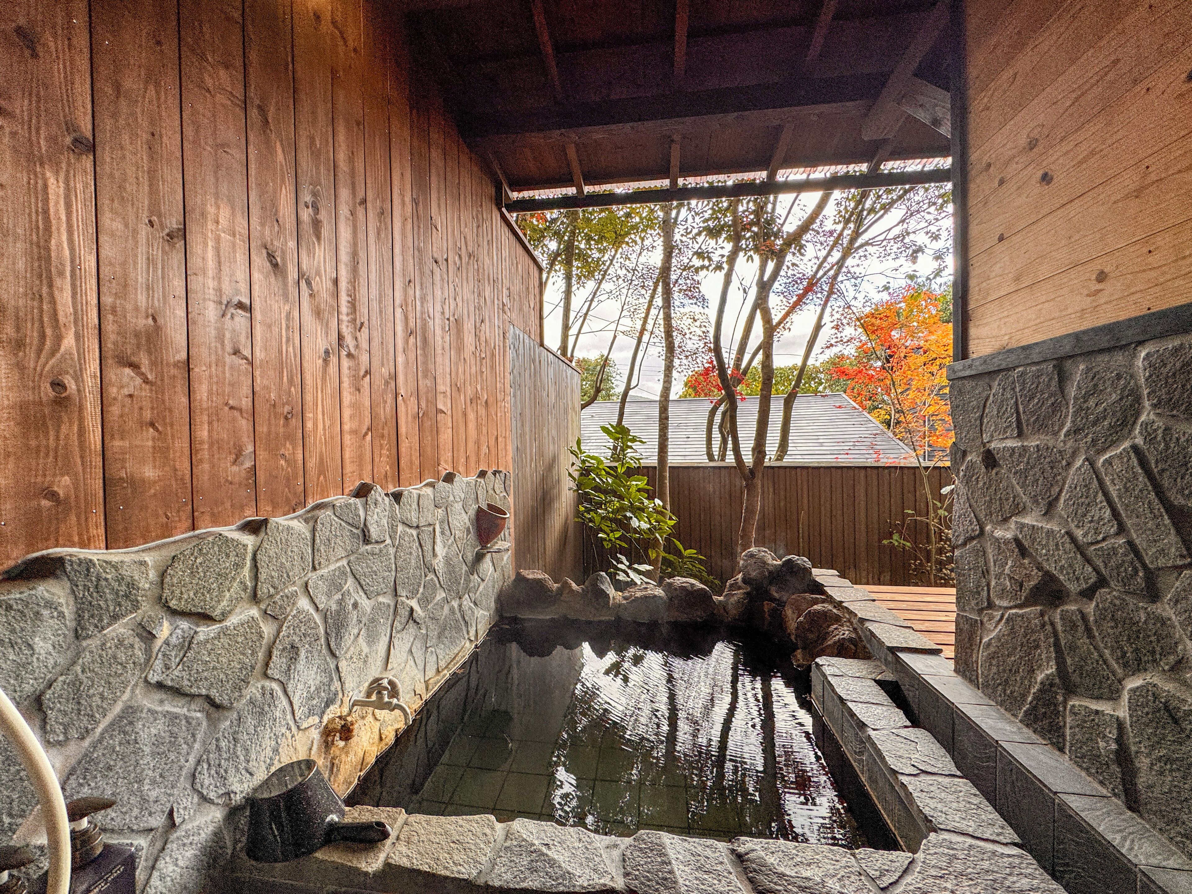 Quarto Quádruplo em estilo japonês | Banheiro | Banheira e chuveiro separados, produtos de toalete grátis
