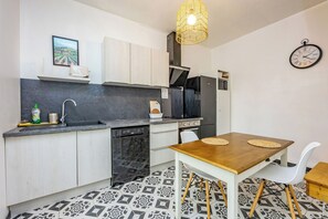 Fridge, microwave, oven, stovetop - Le Duplex Gaillacois - In the heart of Gaillac (Gaillac)