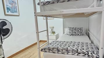2 bedrooms, iron/ironing board, travel cot, free WiFi